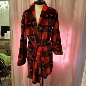 PINK fuzzy lounge rob. Size M/L super soft